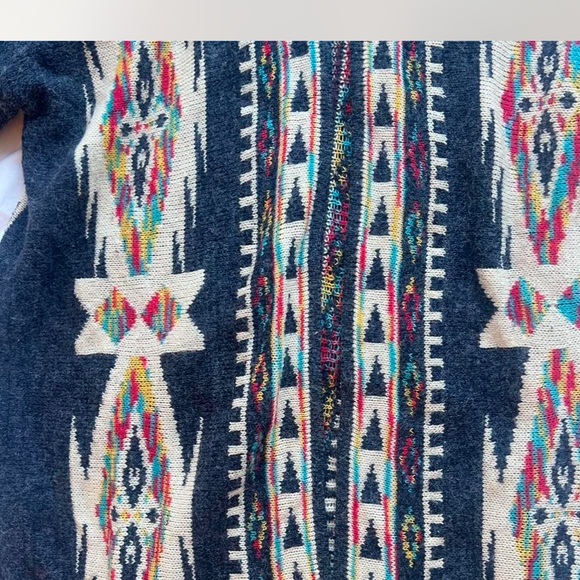 Colorful Geometric Patterned Cardigan - Picture 2 of 6